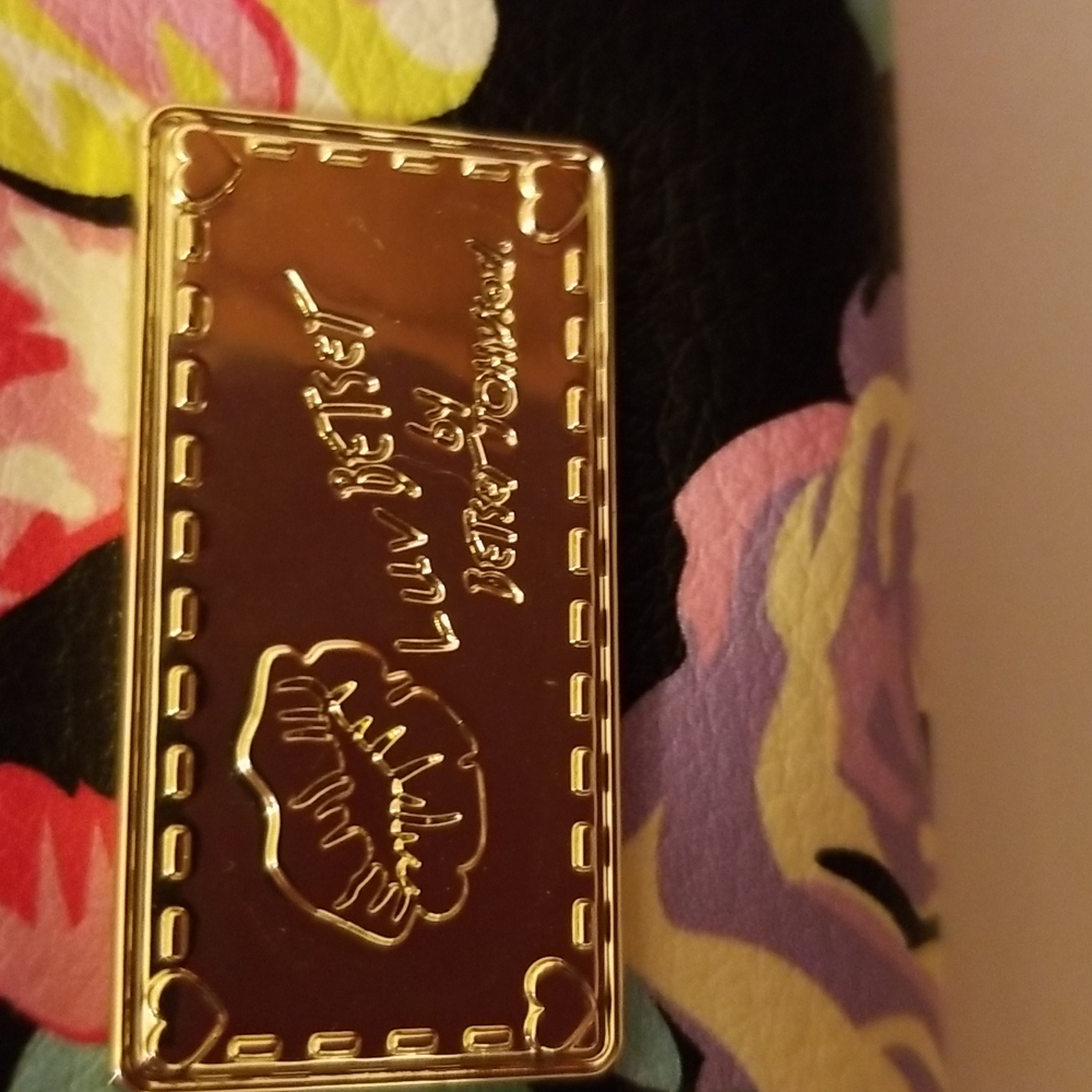 Betsey Johnson Purse with Dog Face Removable strap Excellent Condition. NWOT - Picture 4 of 12